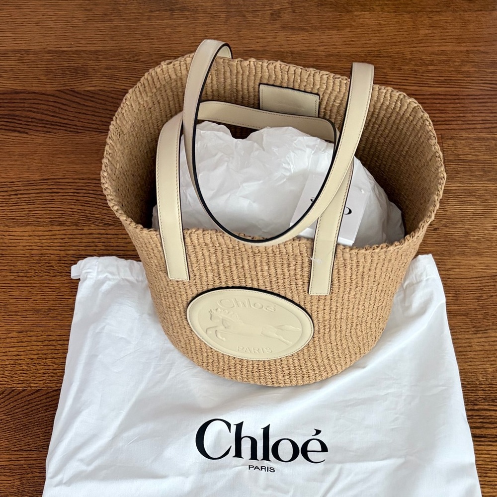 Chloe - Large Horse Medal basket bag in Deep Ivory - Picture 2 of 10